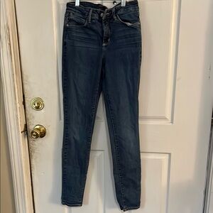 Women's Blue Jeans
P1